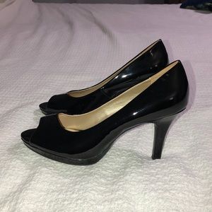 EUC - Black Peep Toe Pump